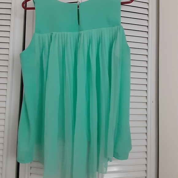 Too - Picture 3 of 4